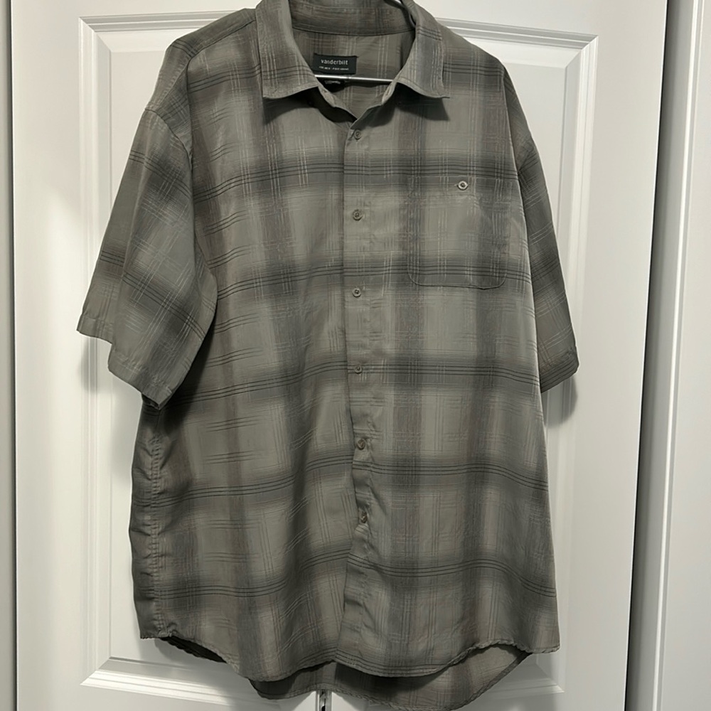 Men’s Vanderbilt, casual button-down shirt.